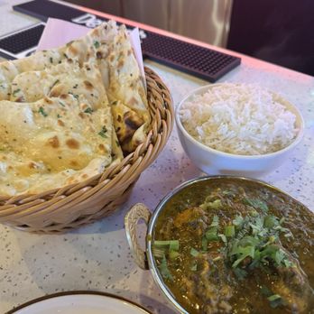 Peak Restaurant & Bar - Chicken Saag, garlic naan and long grain rice. - Sports Bars Near Me - Fort Worth, Texas Peak Restaurant & Bar - Chicken Saag, garlic naan and long grain rice. - Sports Bars Near Me - Fort Worth, Texas