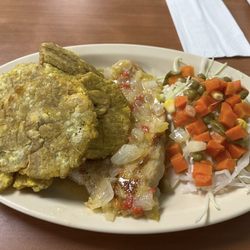 Cafeteria El Gran Cafe - Pechuga a la plancha con tostones y ensalada
