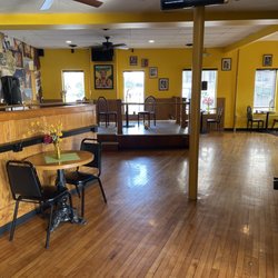 Happy Feet Caribbean Cuisine - Dining area