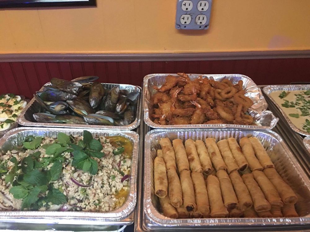 Sue's THAI Cuisine Logo