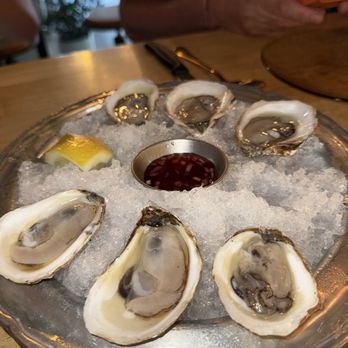 Liv's - 1/2 Dozen Oysters - Seafood Near Me - Long Beach, California