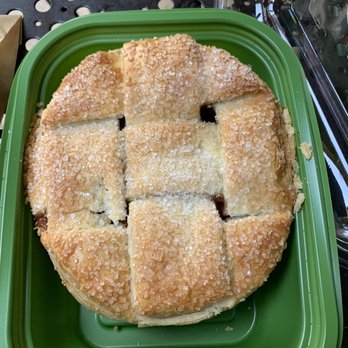 Urth Caffé-Pasadena - Granny Smith Apple Pie. Undercooked dough - Cafes Near Me - Pasadena, California