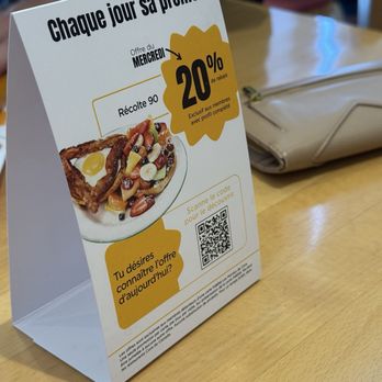 Cora - Breakfast & Brunch Near Me - Pointe-Claire, Quebec