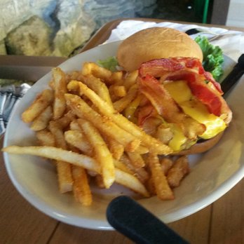 Pied Piper Pub & Inn - Just a basic bacon cheese burger that is nothing short of amazing! - Pubs Near Me - Eureka Springs, Arkansas