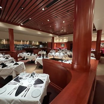 Fleming’s Prime Steakhouse & Wine Bar - Interior - Steakhouses Near Me - Memphis, Tennessee
