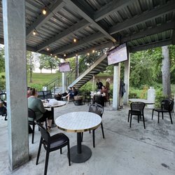 Pinhouse - Patio seating