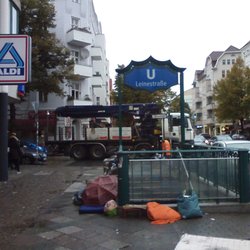 U-Bhf. Leinestraße - Mist. Mein Schlafplatz ist besetzt.