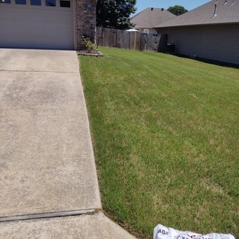 Steven's Lawn Maintenance - a driveway with a bag of weed - Lawn Services Near Me Steven's Lawn Maintenance - a driveway with a bag of weed - Lawn Services Near Me