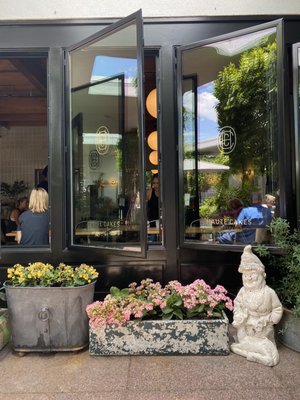 Haute Cakes Caffe by null