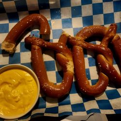 Kings Roadhouse Bar & Grill - Pretzels with queso
