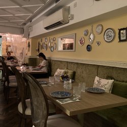 鄉間別墅 - Interior. Not very spacious but good ambiance for a date.