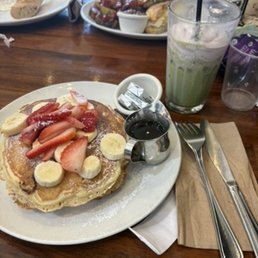 strawberry banana pancakes! strawberry banana pancakes!