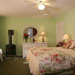 Chelsea Garden Inn - Garden Room with King bed opens to our secluded pool area.