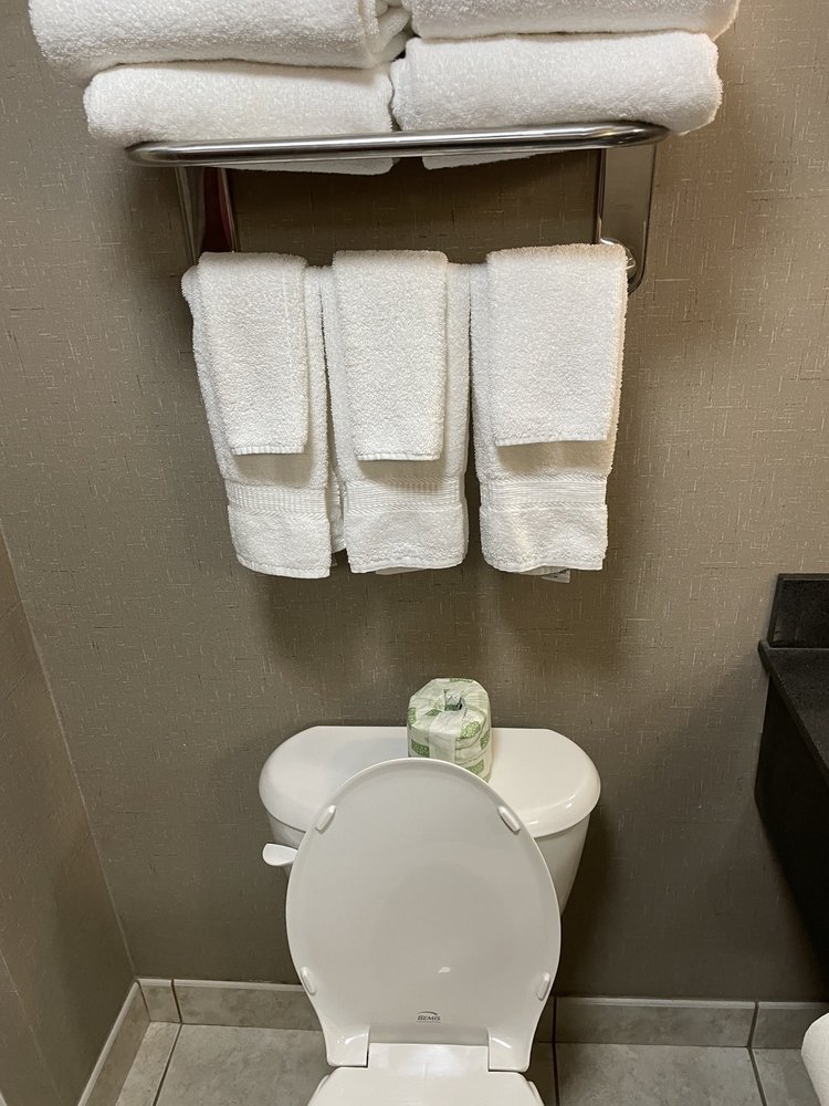 COMFORT SUITES WHITSETT GREENSBORO EAST Updated October 2024 39