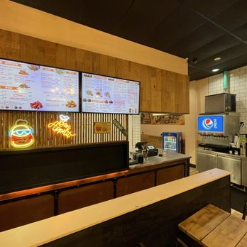 Flayva & Bun - Ordering area, drink station, inside restaurant - Comfort Food Near Me - La Marque, Texas Flayva & Bun - Ordering area, drink station, inside restaurant - Comfort Food Near Me - La Marque, Texas