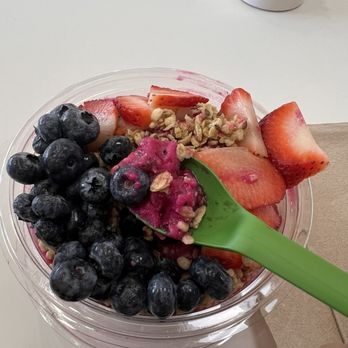 Pure Green - Pitaya Bowl - loved the color and fruit flavor combo - Juice Bars & Smoothies Near Me - Columbia, Maryland