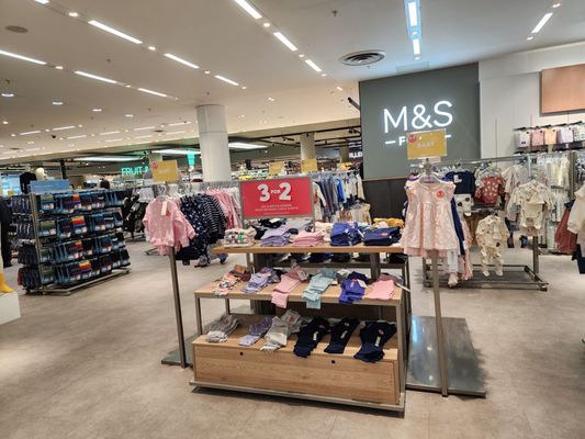 Marks & Spencer by null