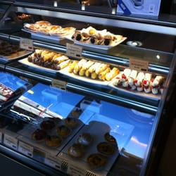 La Royale Patisserie - Cake cabinet