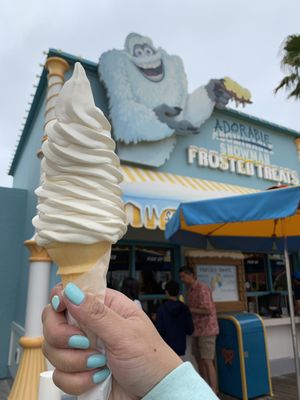 Adorable Snowman Frosted Treats by null
