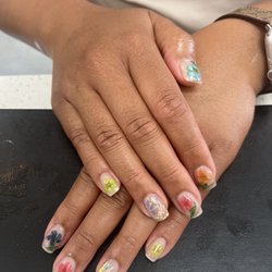 Cali Hair Salon - Flowers nails by Tina.
