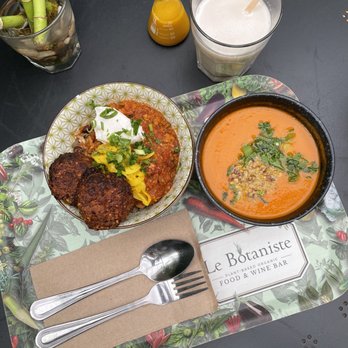 Le Botaniste - Ginger turmeric latte, chili sin carne with a side of beat balls and tomato soup. YUM!! - Vegetarian Near Me - New York, New York Le Botaniste - Ginger turmeric latte, chili sin carne with a side of beat balls and tomato soup. YUM!! - Vegetarian Near Me - New York, New York