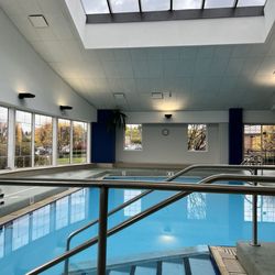 Healthtrack Sports Wellness - 90° Therapy Pool