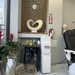 Luv Nail Bar - Refreshments