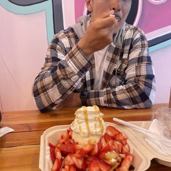 Endless Summer Sweets - Strawberry Powdered Sugar Funnel Cake - Desserts Near Me - Berkeley, California