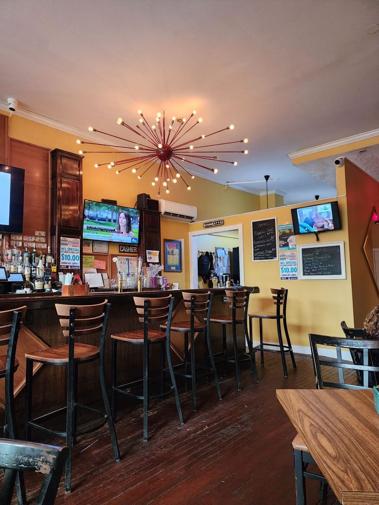 Star Bar and Grill Logo