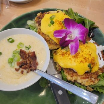 Egg Posh - Crab cake Benedict with grits - Breakfast & Brunch Near Me - Frisco, Texas