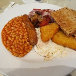 Cafe Giardino - English breakfast with a side of hash