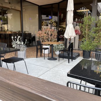 Love - Outdoor seating - Vegan Near Me - West Hollywood, California Love - Outdoor seating - Vegan Near Me - West Hollywood, California