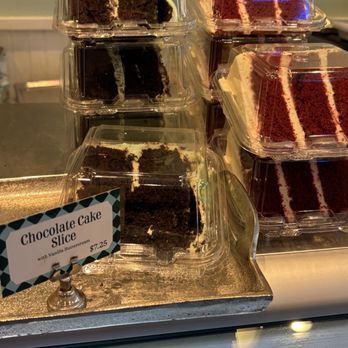 Magnolia Bakery - Slices of chocolate cake and red velvet cake - Desserts Near Me - New York, New York Magnolia Bakery - Slices of chocolate cake and red velvet cake - Desserts Near Me - New York, New York