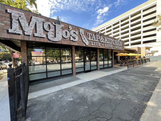 MoJo's Local Tap & Kitchen by null
