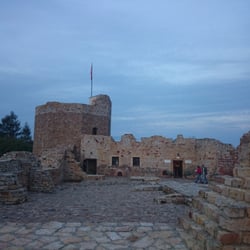 Zamek Kazimierza Wielkiego - Dziedziniec