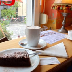 Galeria Galeano - Chocolate cake & hot chocolate