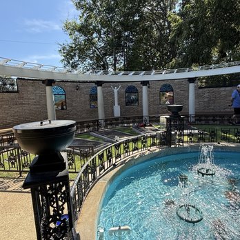 Graceland Mansion - Museums Near Me - Memphis, Tennessee