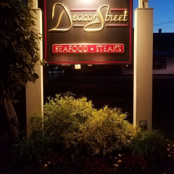 Deacon Street - Whiskey Bars Near Me - North Conway, New Hampshire