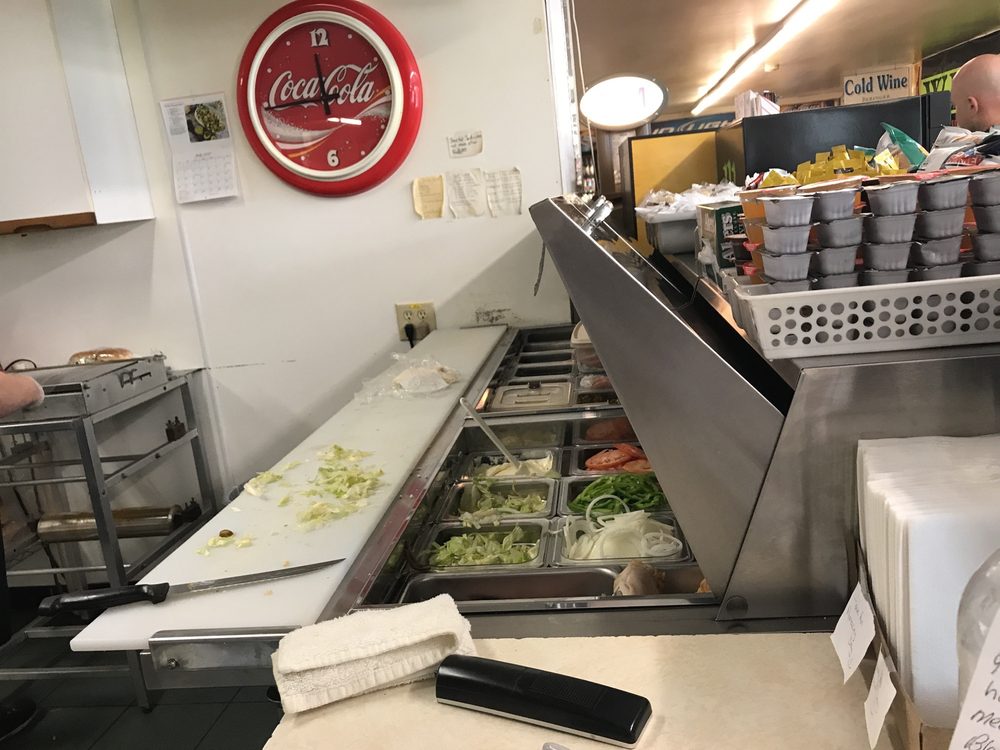 Mac's Quick Stop Deli Logo