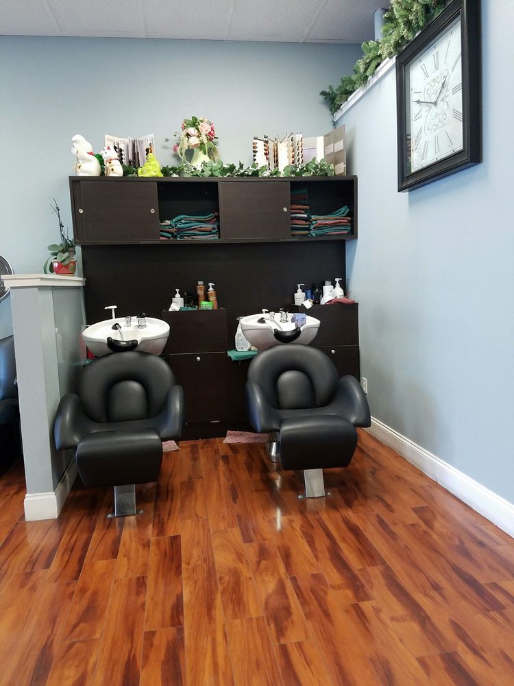 Jessie's Hair Salon Logo