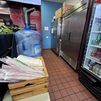 Ry's Poke Shack - Water dispenser - Hawaiian Near Me - Pasadena, California