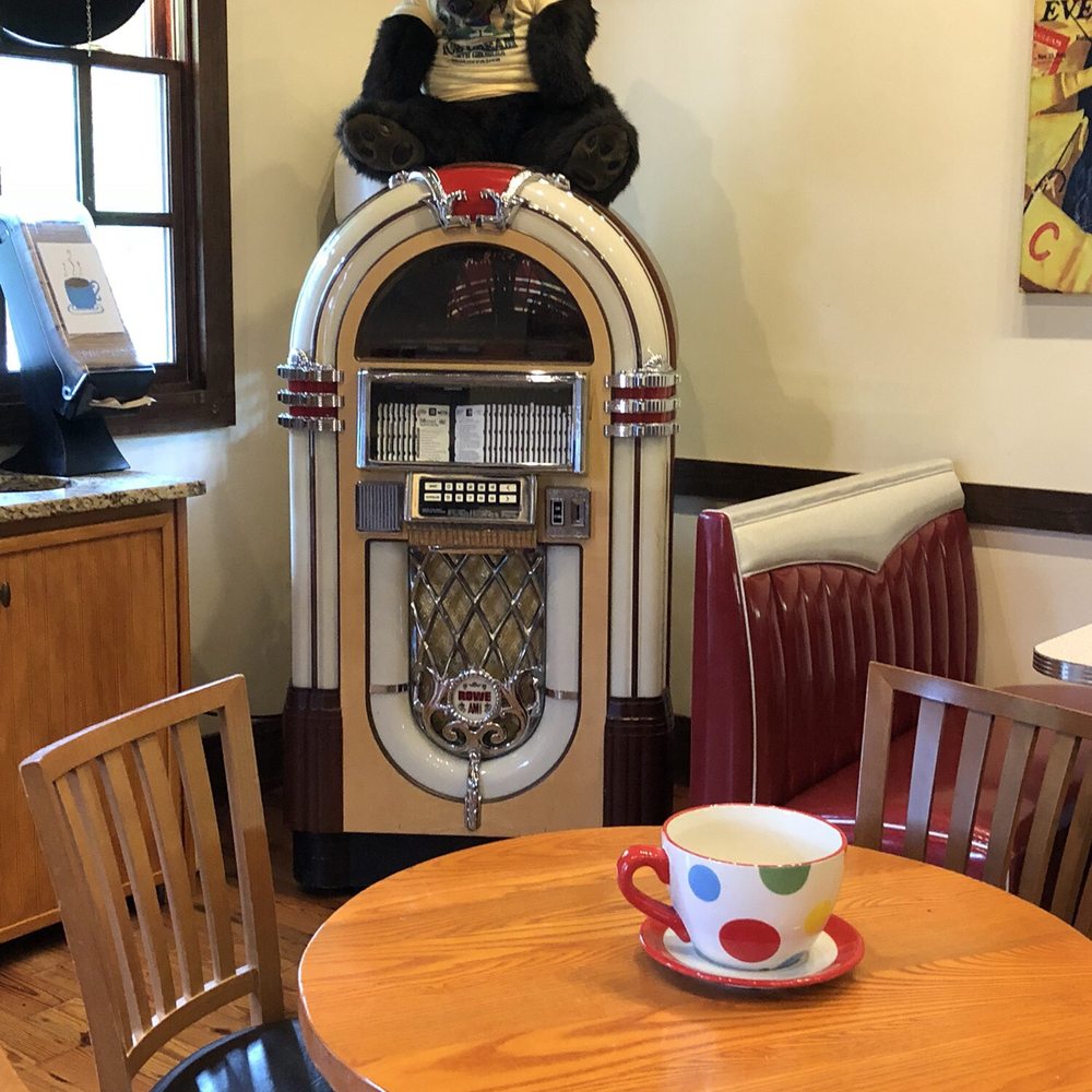 Polar Bear Ice Cream And Coffee - a jukebox - Ice Cream & Frozen Yogurt Near Me - Marble Hill, Georgia
