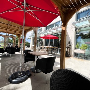 Qing Mu - Outdoor Seating - Noodles Near Me - Honolulu, Hawaii