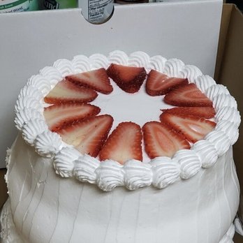 Casa De Vegan - Vanilla cake with strawberries and cream filling - Vegan Near Me
