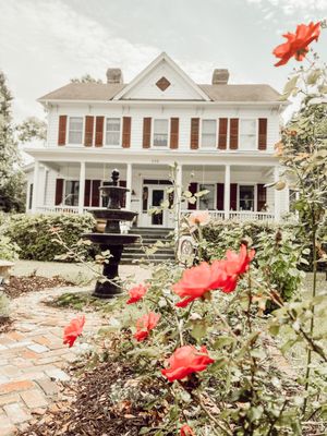 FLOWERTOWN CHARM - Updated January 2026 - 67 Photos & 11 Reviews - 225