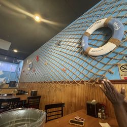 Juicy Seafood- Sarasota - Decor inside