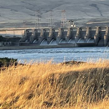 Columbia River Hotel - The view from the hotel - Hotels Near Me - The Dalles, Oregon