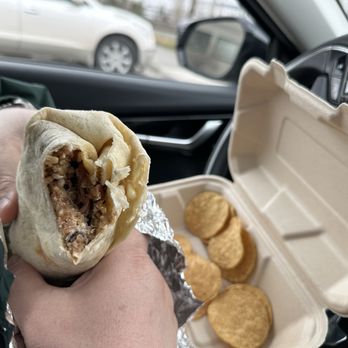 El Green-Go's - Burrito with pulled pork, and a side of chips (added side of amazing housemade guacamole, not pictured ). - Food Trucks Near Me - Anchorage, Alaska El Green-Go's - Burrito with pulled pork, and a side of chips (added side of amazing housemade guacamole, not pictured ). - Food Trucks Near Me - Anchorage, Alaska