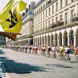Oliver's Cycle Sports - The Tour rolling by -- Oliver's in Paris