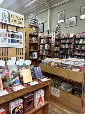 Walden Pond Books by null